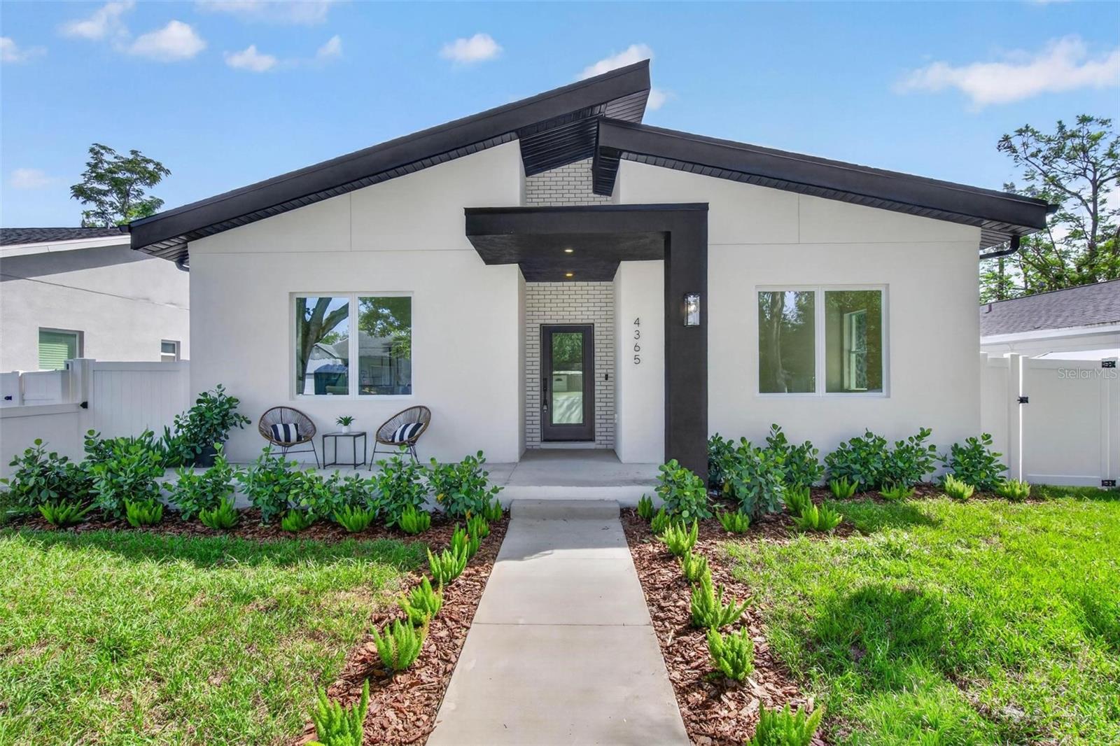 Single Family Residence em ST PETERSBURG, FL - Daniel Dourado