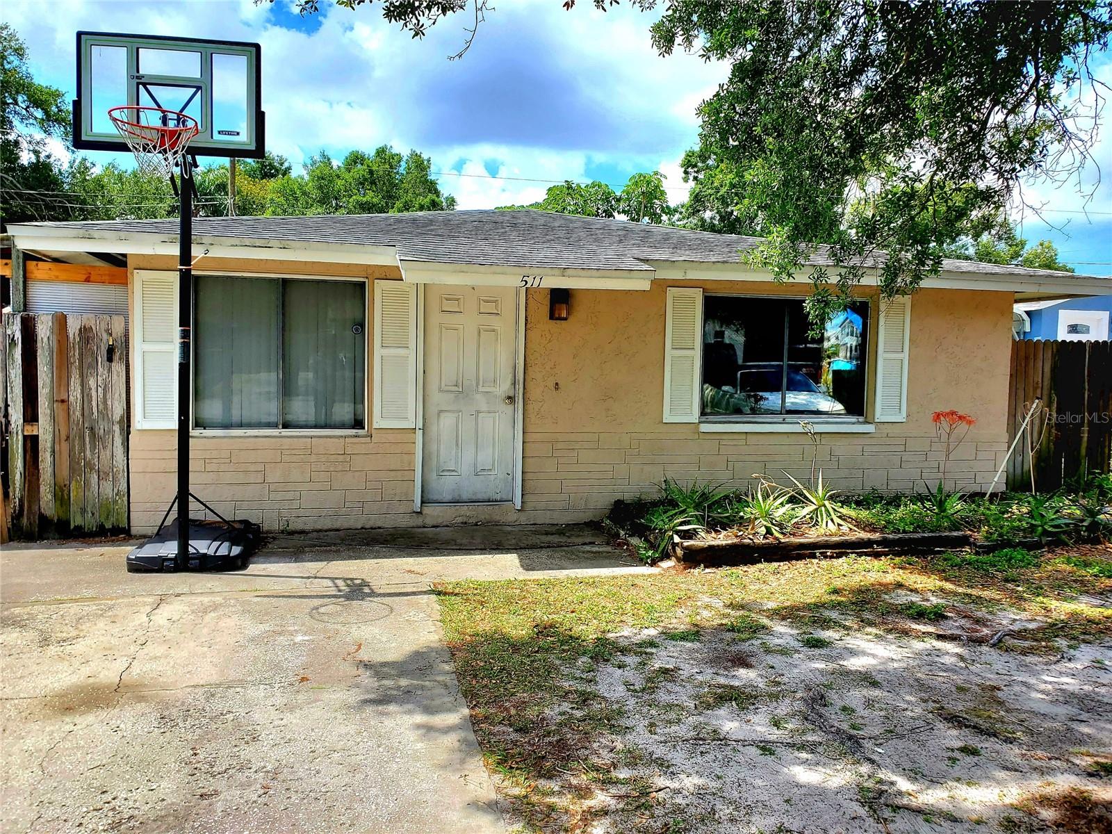 Single Family Residence in LARGO, FL - Daniel Dourado