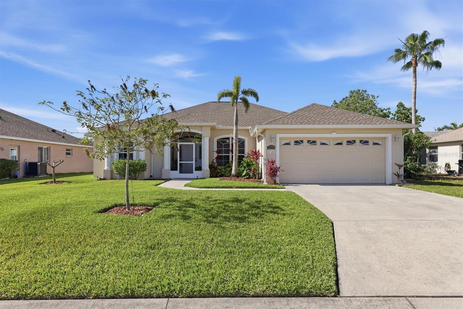 Single Family Residence in BRADENTON, FL - Daniel Dourado