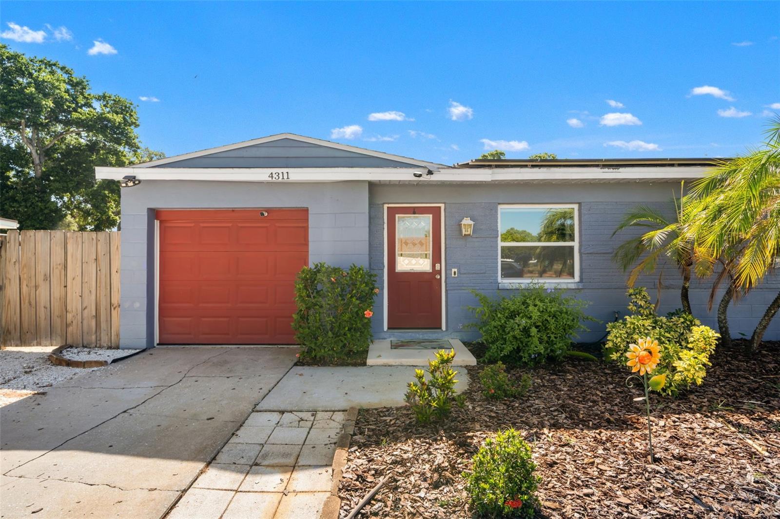 Single Family Residence em ST PETERSBURG, FL - Daniel Dourado