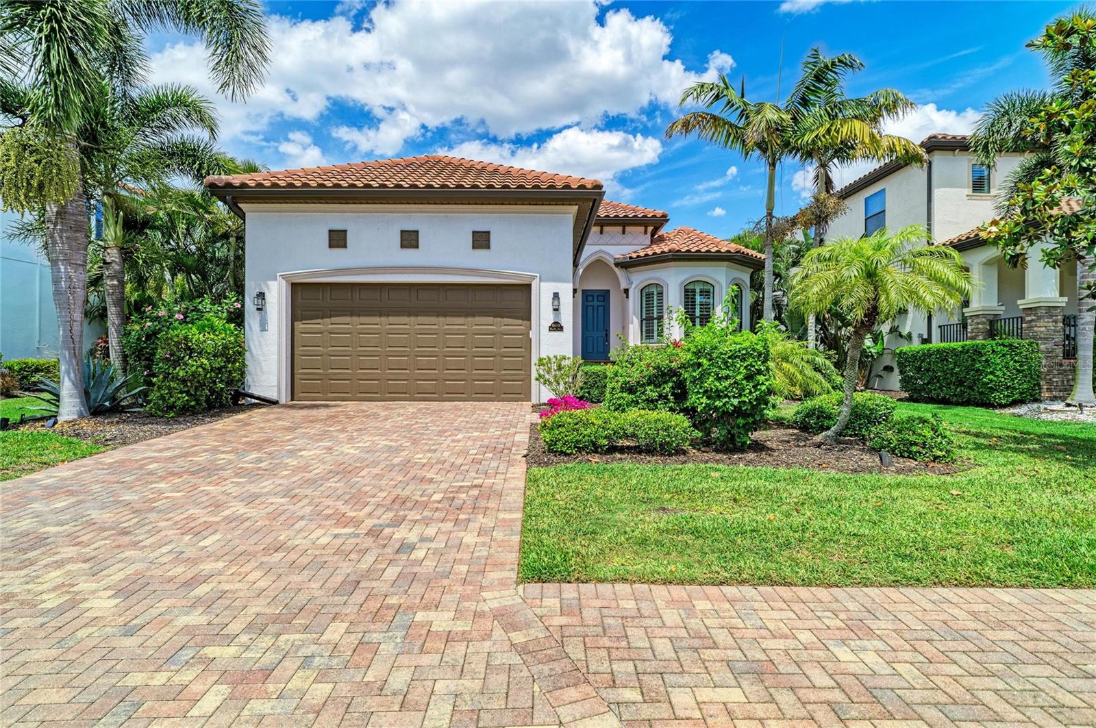 Single Family Residence in BRADENTON, FL - Daniel Dourado