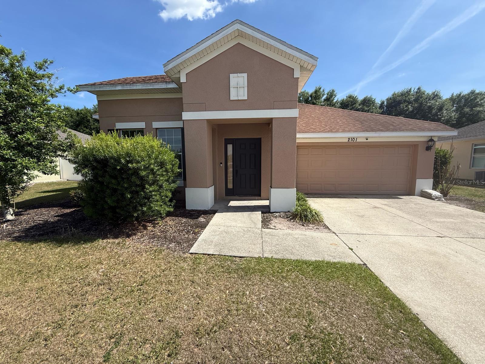 Single Family Residence in PLANT CITY, FL - Daniel Dourado