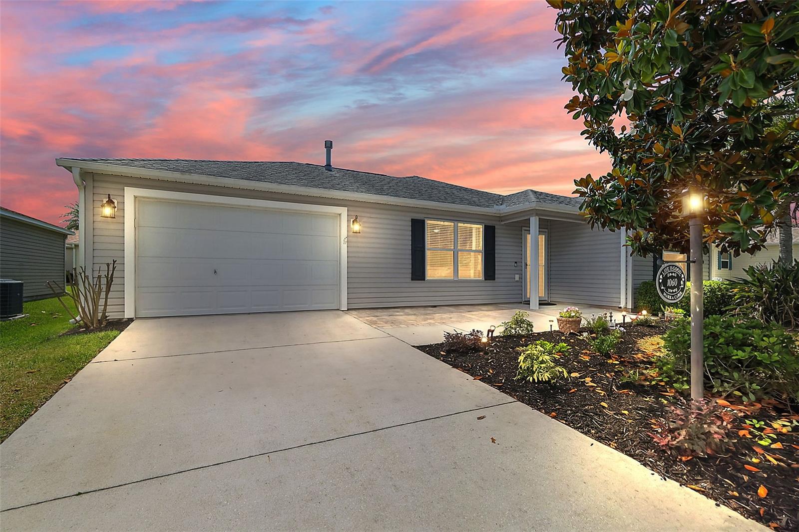Single Family Residence in THE VILLAGES, FL - Daniel Dourado