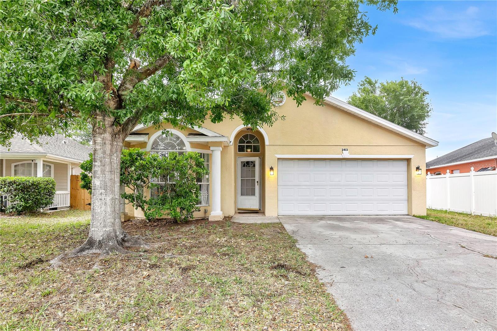 Single Family Residence in ORLANDO, FL - Daniel Dourado