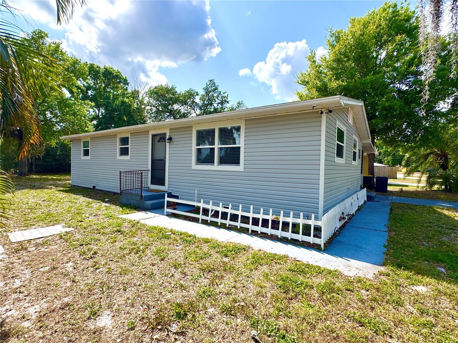 Single Family Residence in AUBURNDALE, FL - Daniel Dourado