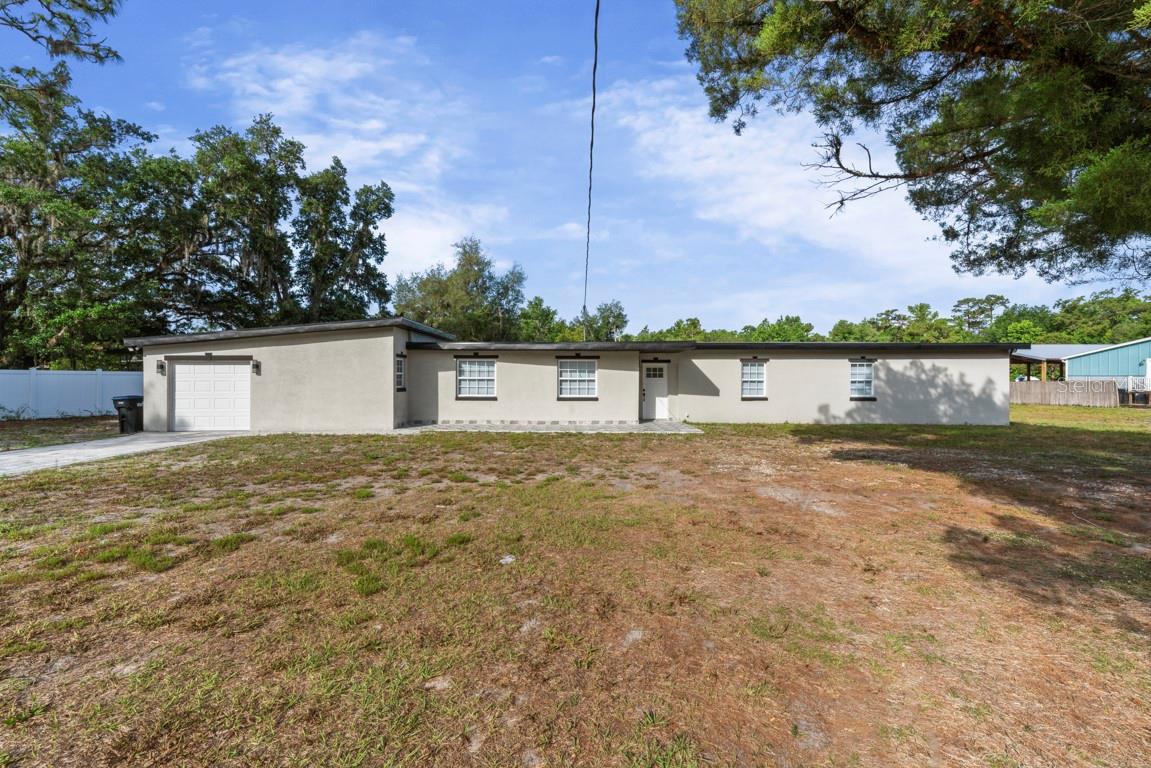 Single Family Residence in ORLANDO, FL - Daniel Dourado