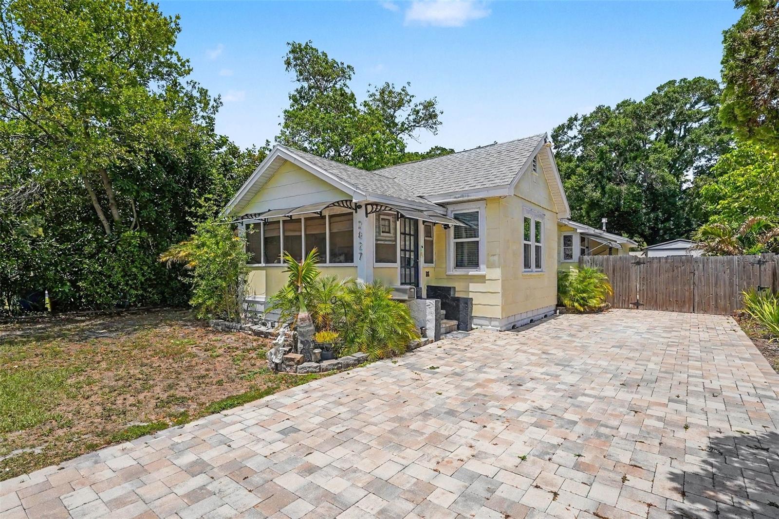 Single Family Residence em ST PETERSBURG, FL - Daniel Dourado