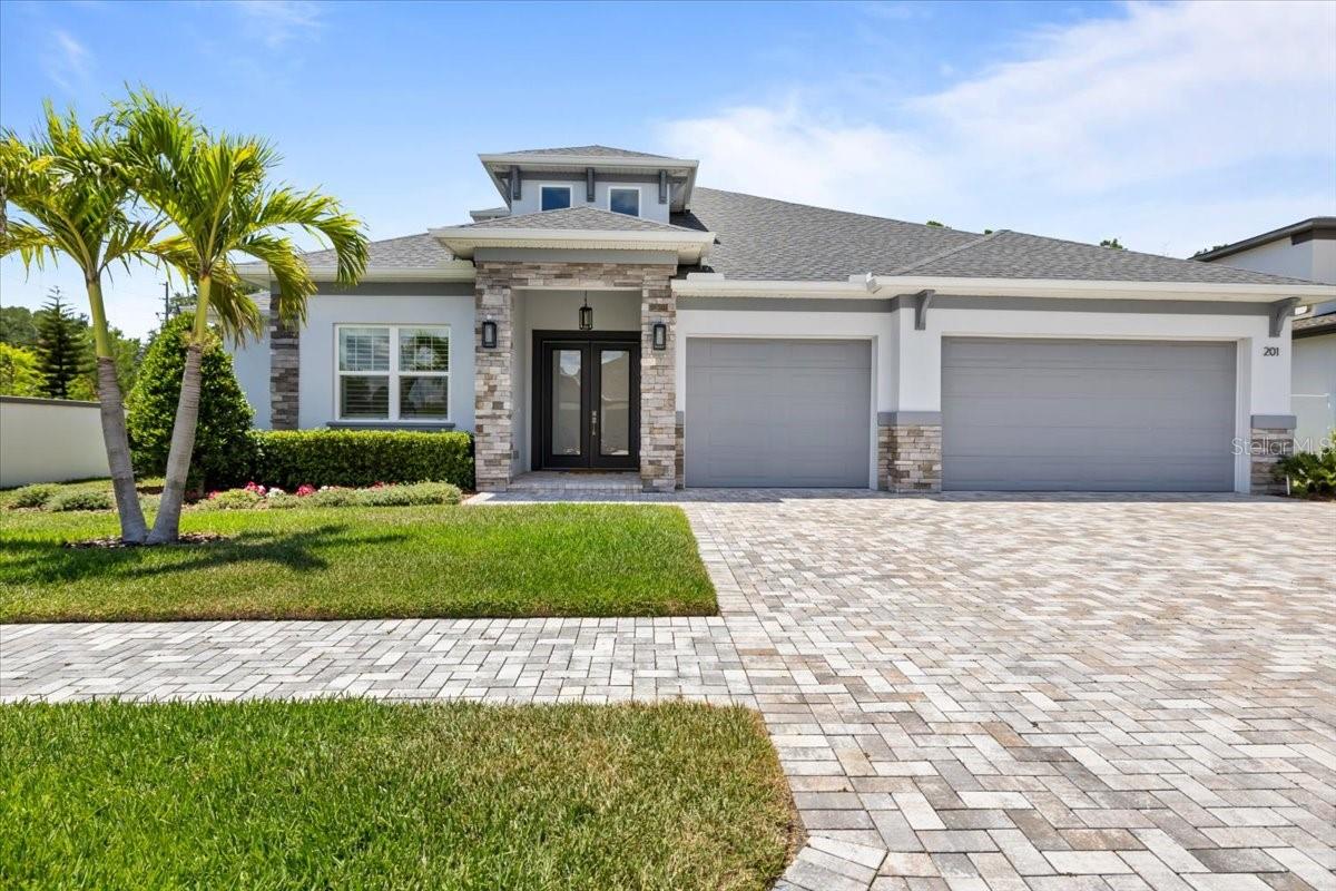 Single Family Residence in PALM HARBOR, FL - Daniel Dourado