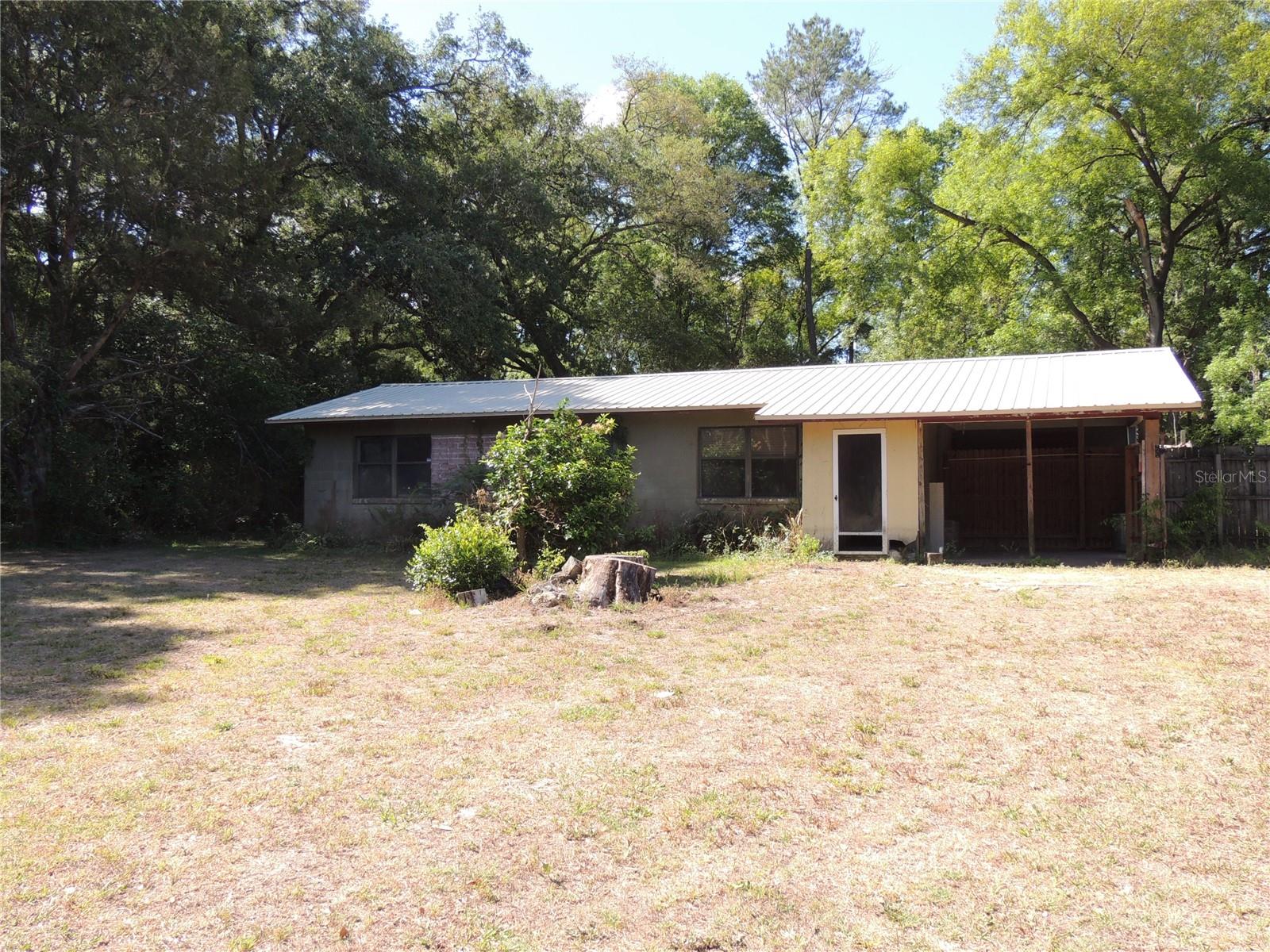 Single Family Residence in NEWBERRY, FL - Daniel Dourado
