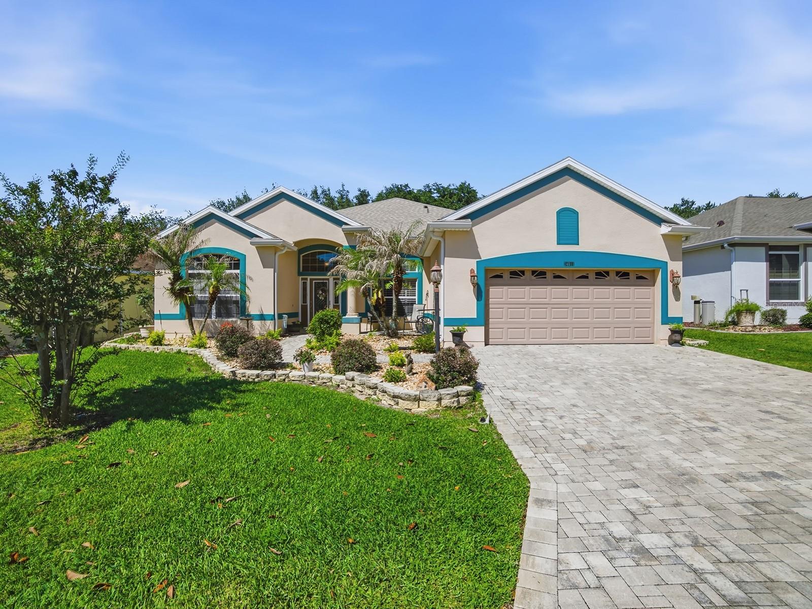Single Family Residence in LEESBURG, FL - Daniel Dourado