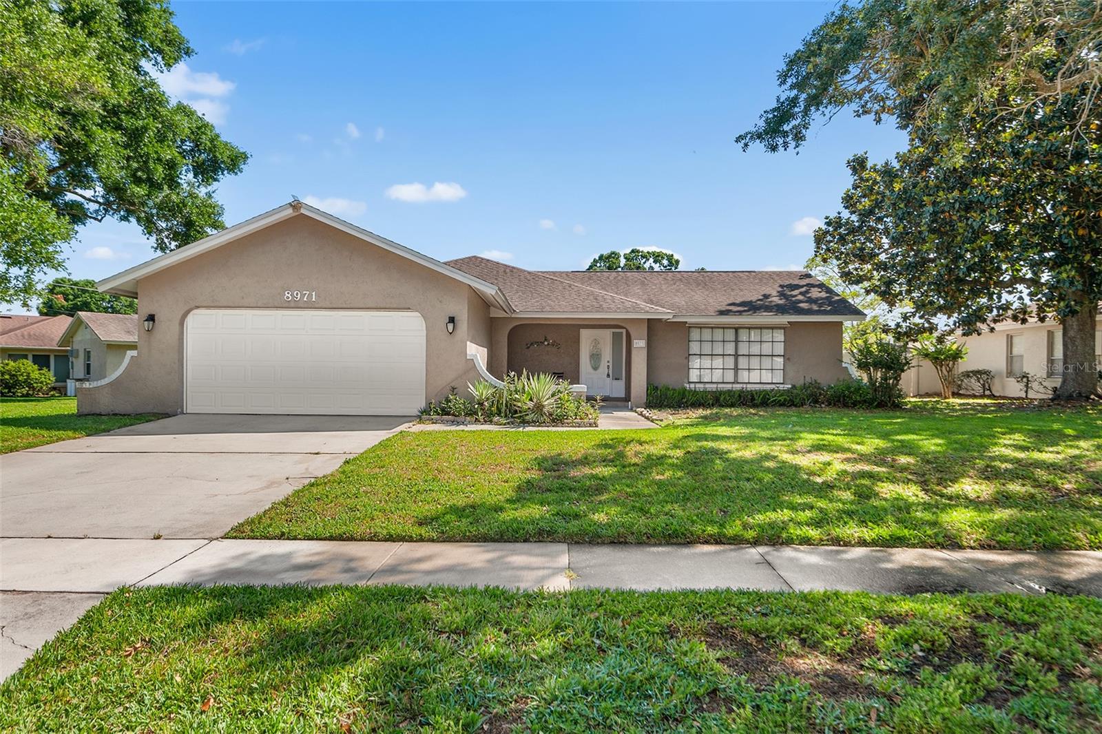 Single Family Residence in ORLANDO, FL - Daniel Dourado