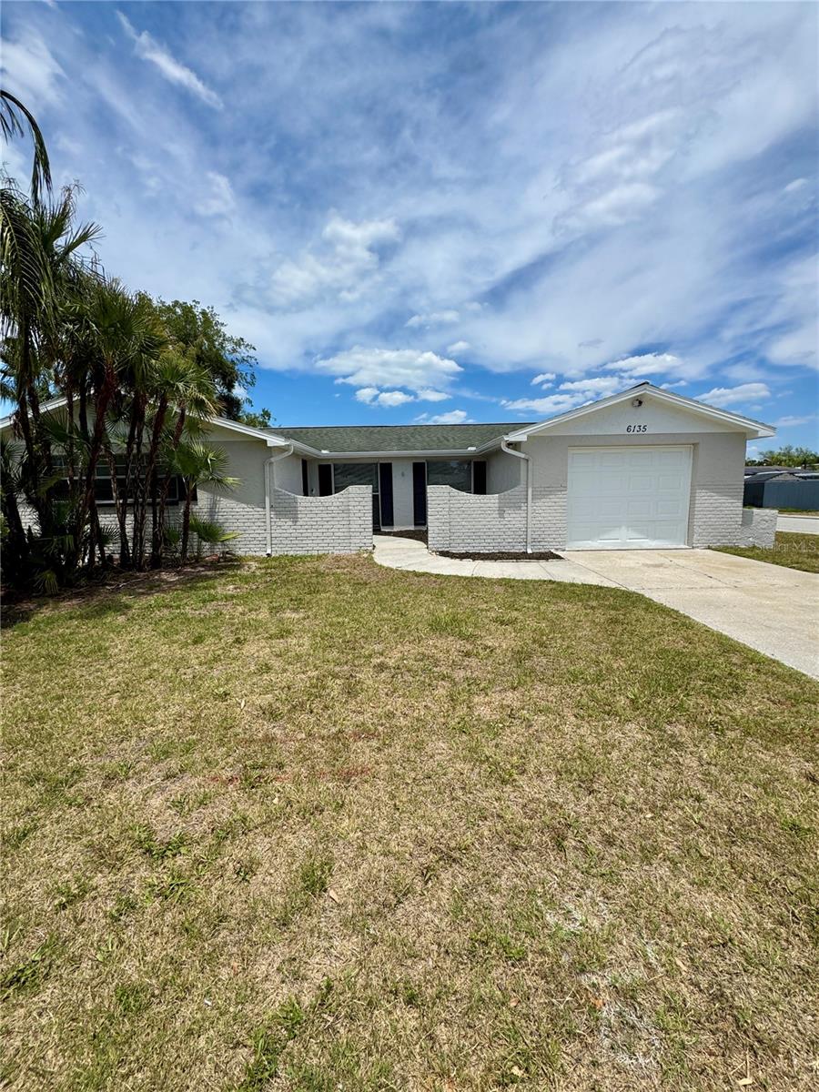 Single Family Residence in PORT RICHEY, FL - Daniel Dourado