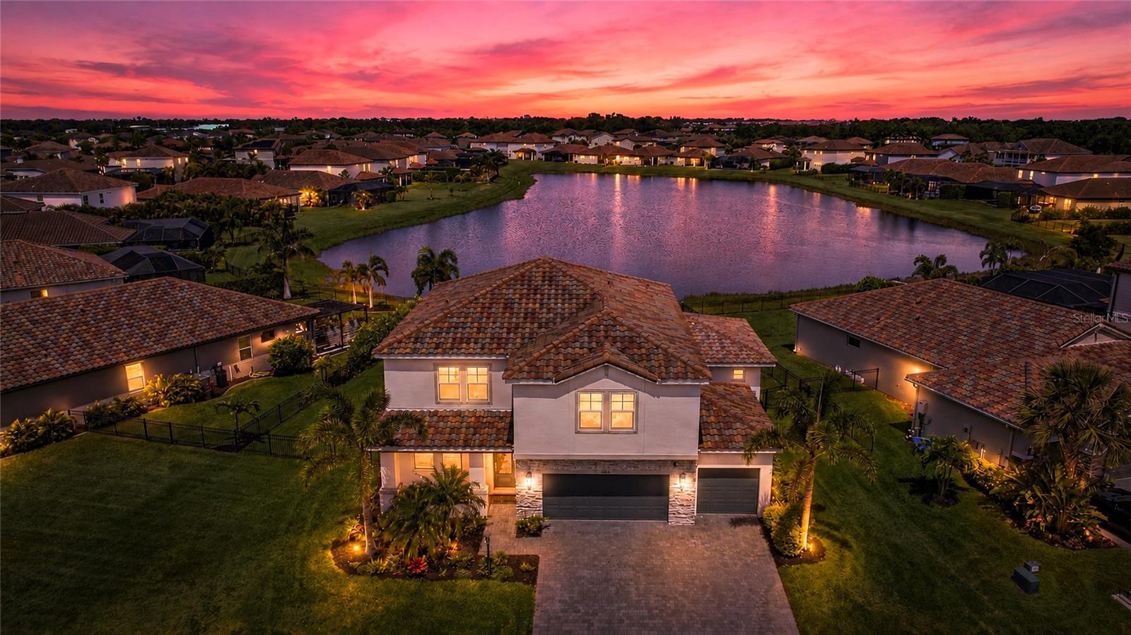 Single Family Residence in BRADENTON, FL - Daniel Dourado