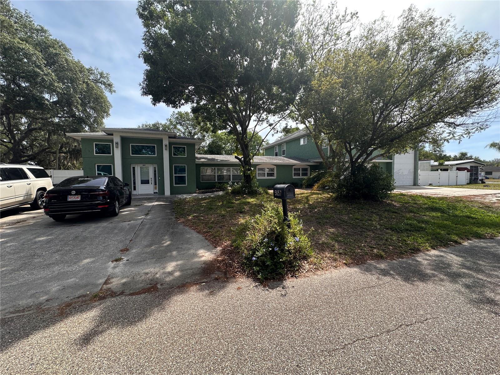 Single Family Residence in HOLIDAY, FL - Daniel Dourado