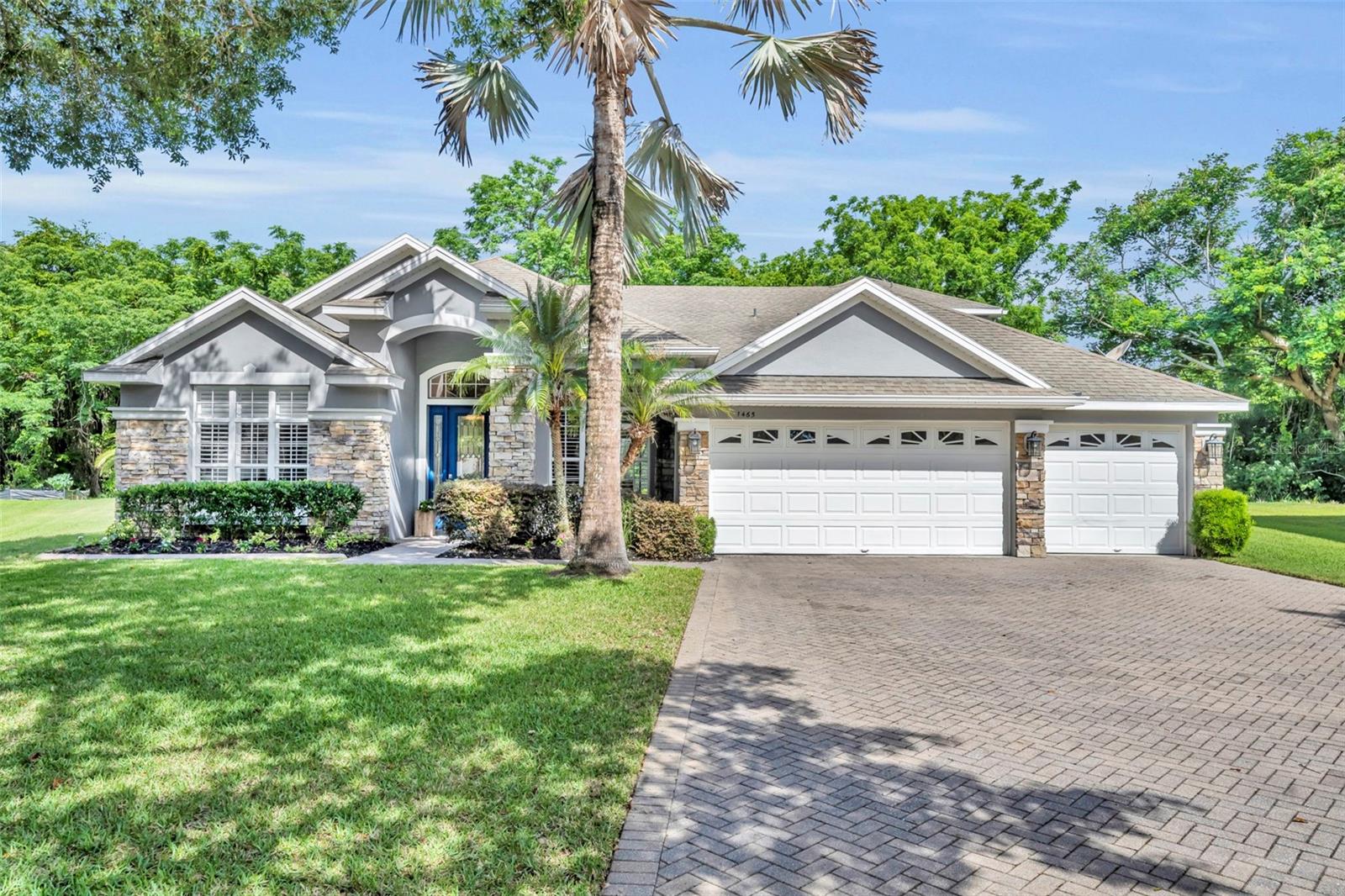 Single Family Residence in OVIEDO, FL - Daniel Dourado