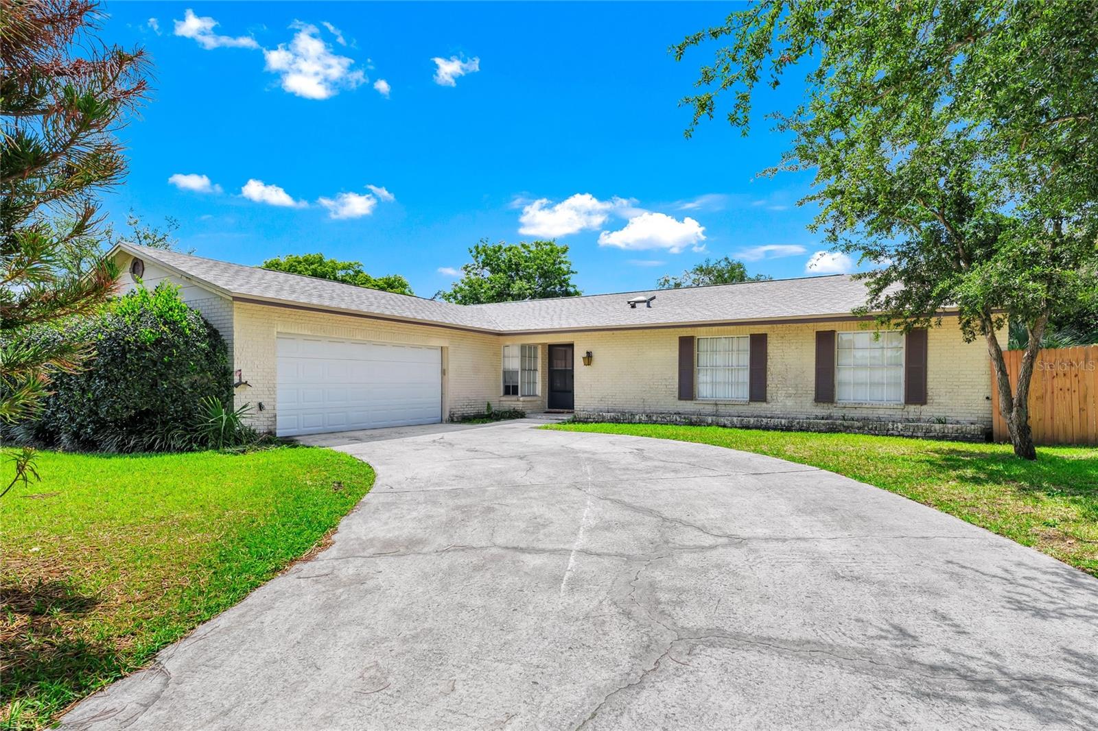 Single Family Residence in ORLANDO, FL - Daniel Dourado
