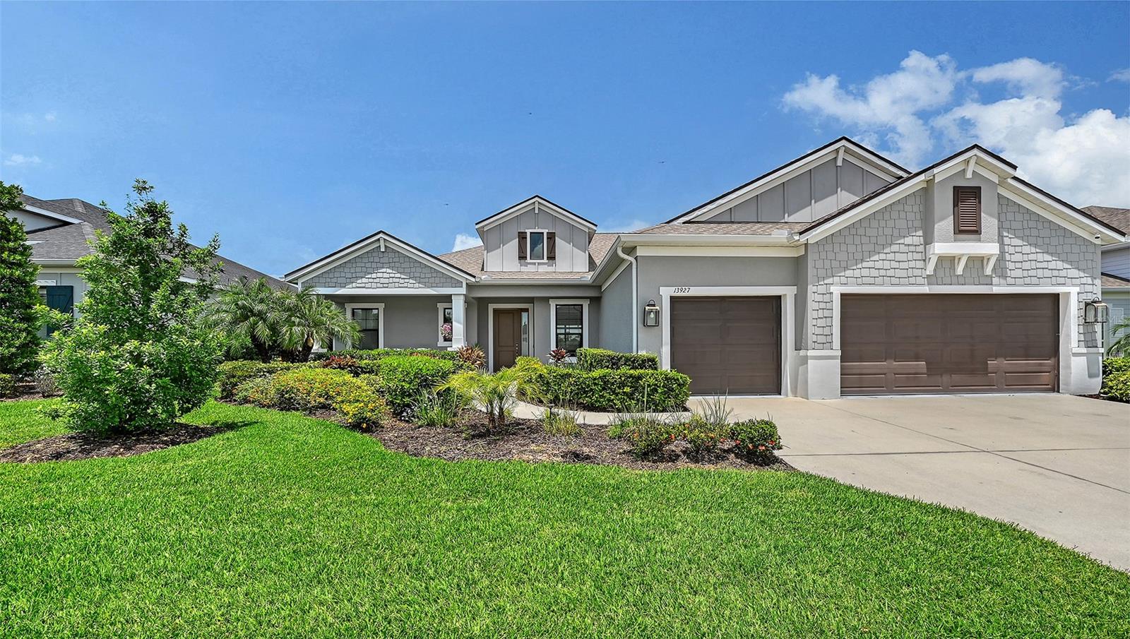 Single Family Residence in PARRISH, FL - Daniel Dourado