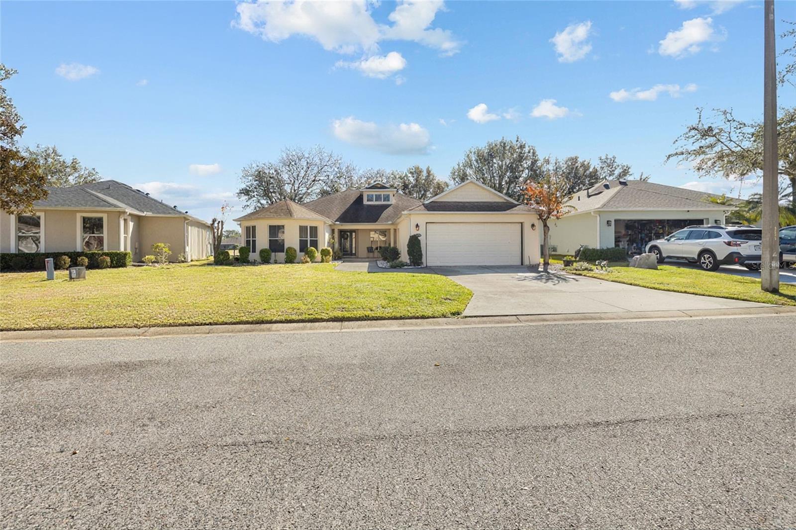 Single Family Residence in LEESBURG, FL - Daniel Dourado