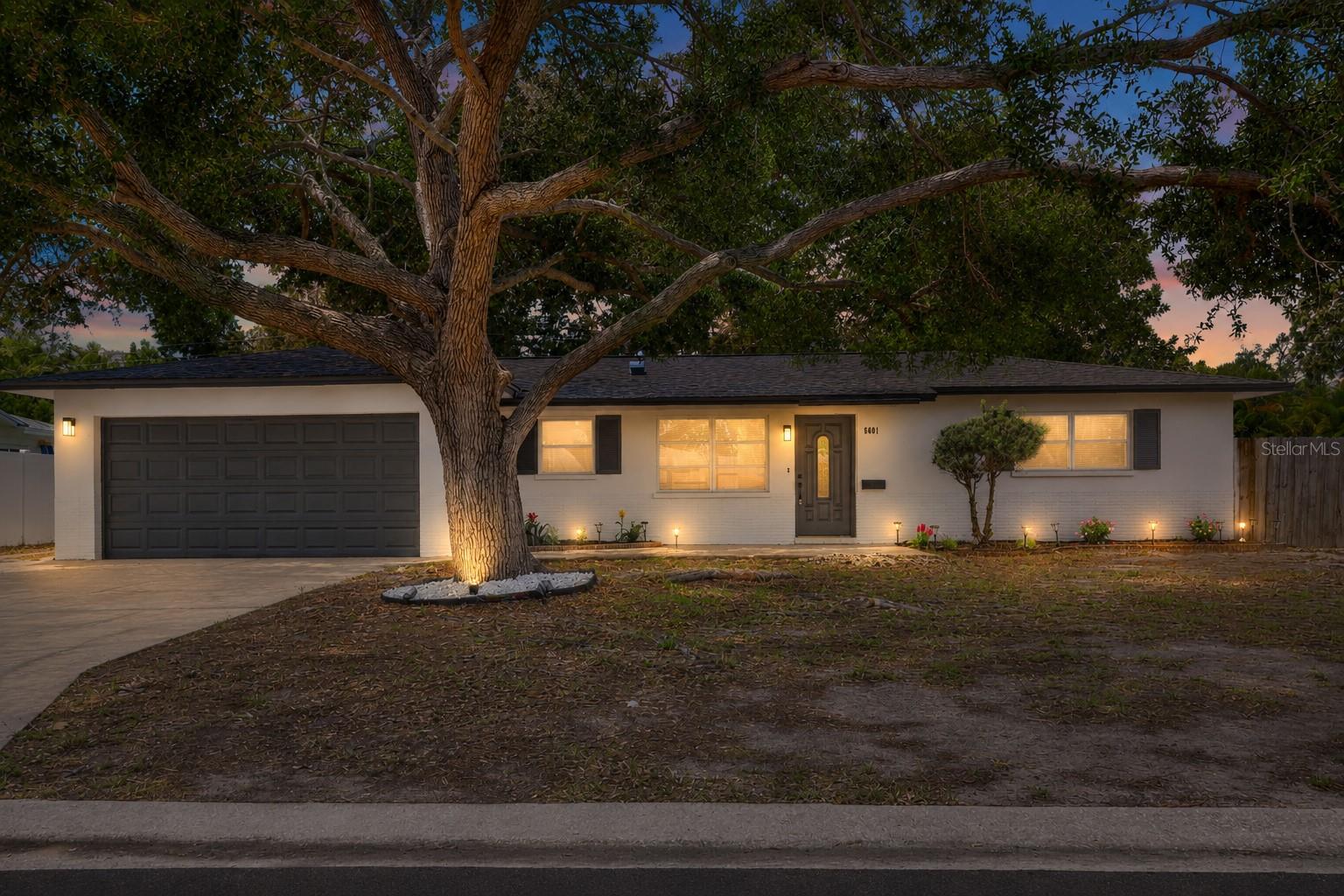 Single Family Residence em ST PETERSBURG, FL - Daniel Dourado