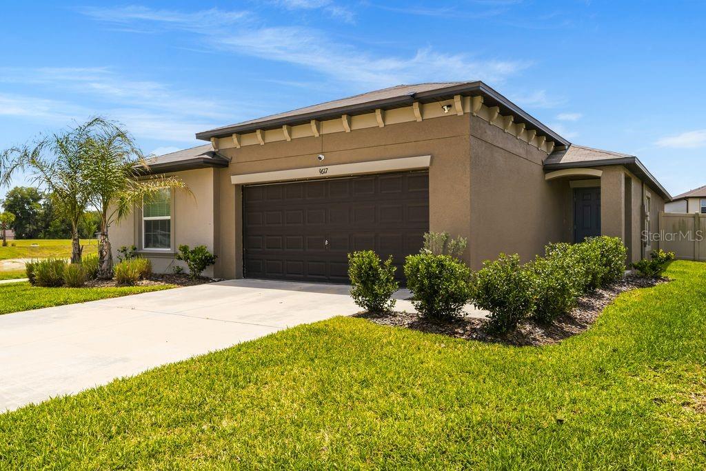 Single Family Residence in WESLEY CHAPEL, FL - Daniel Dourado