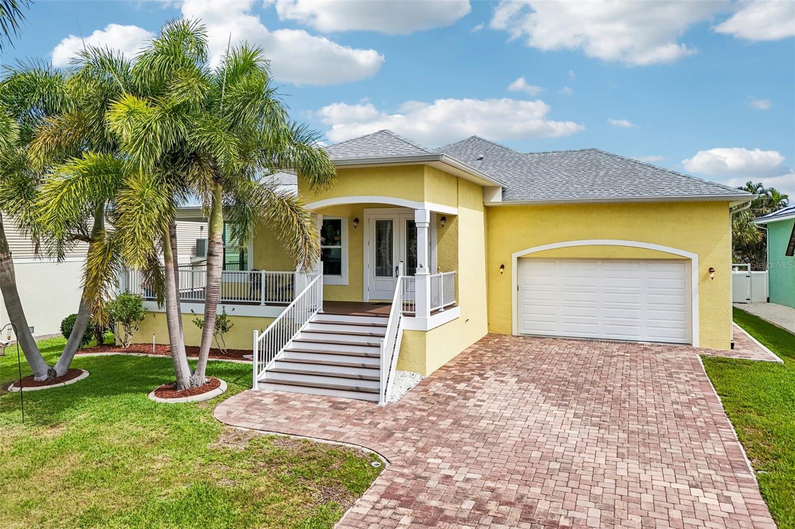 Single Family Residence in BRADENTON, FL - Daniel Dourado