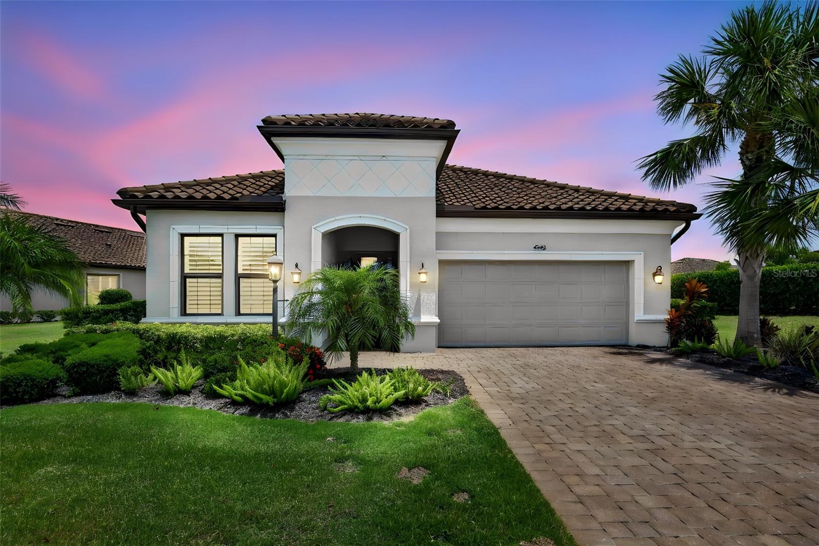 Single Family Residence in BRADENTON, FL - Daniel Dourado
