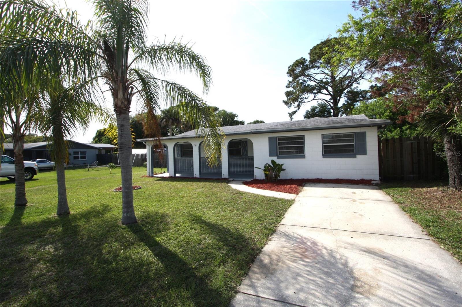 Single Family Residence in EDGEWATER, FL - Daniel Dourado