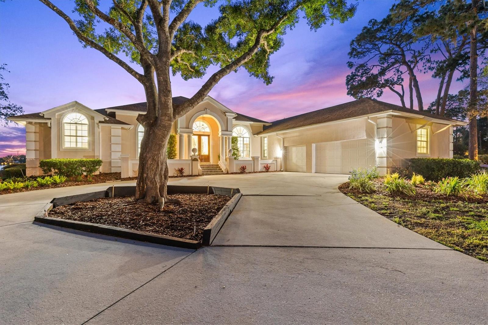 Single Family Residence in TARPON SPRINGS, FL - Daniel Dourado