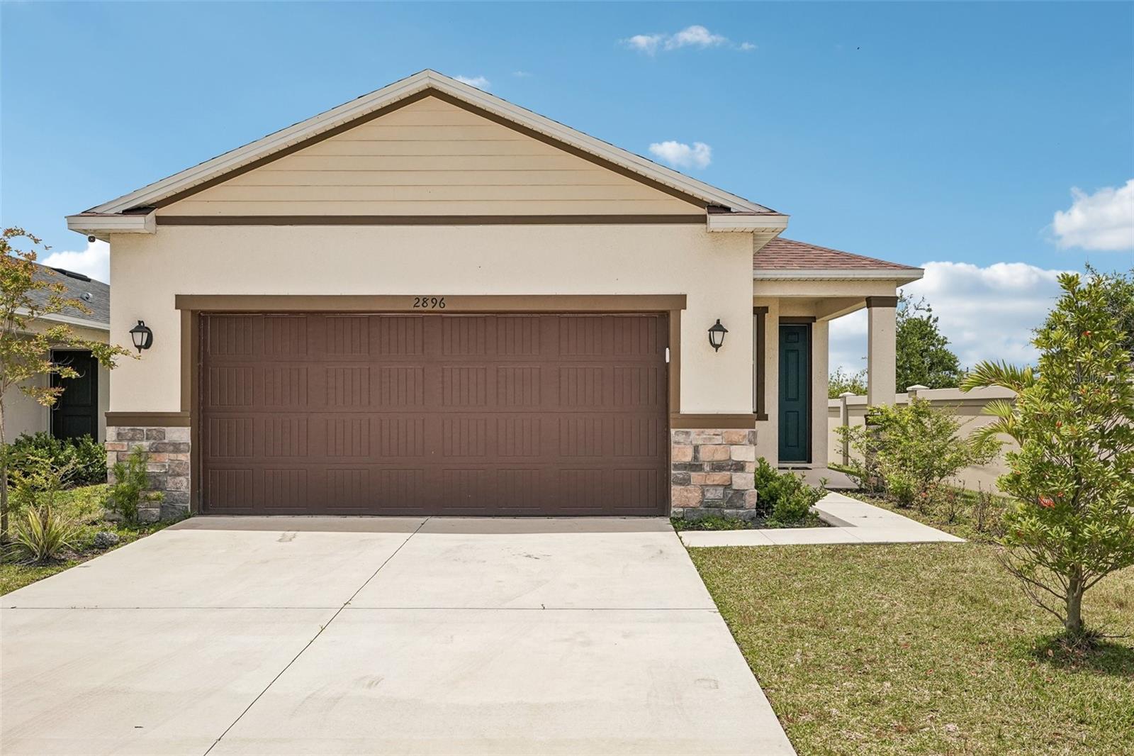 Single Family Residence in PALMETTO, FL - Daniel Dourado