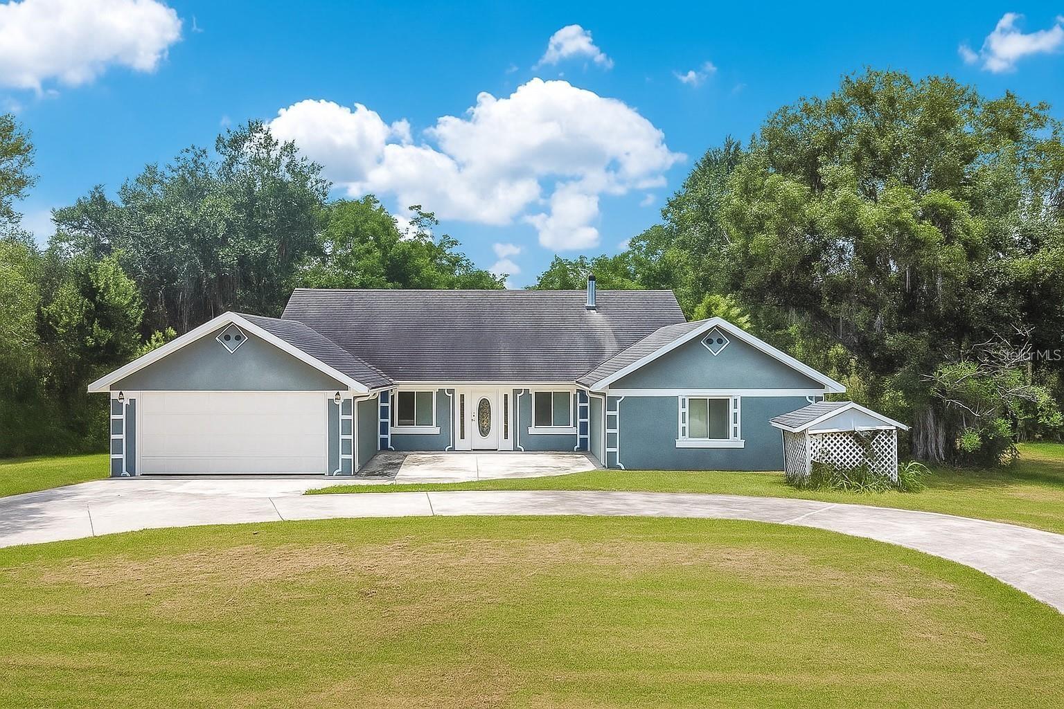 Single Family Residence in ORLANDO, FL - Daniel Dourado