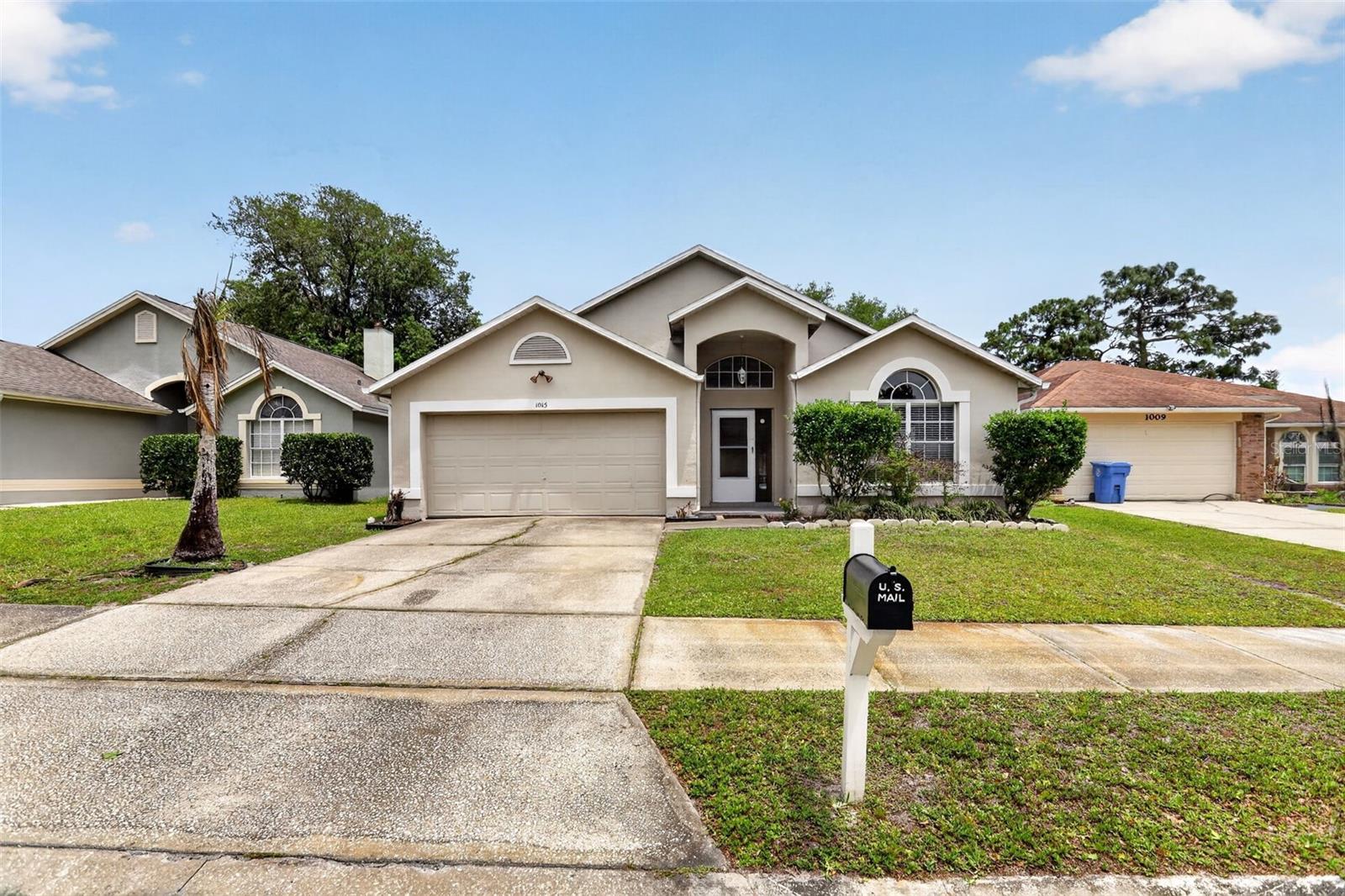Single Family Residence in OVIEDO, FL - Daniel Dourado