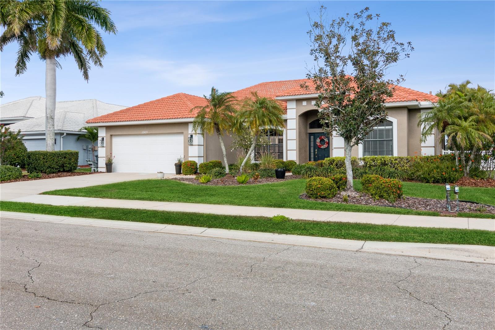 Single Family Residence in BRADENTON, FL - Daniel Dourado