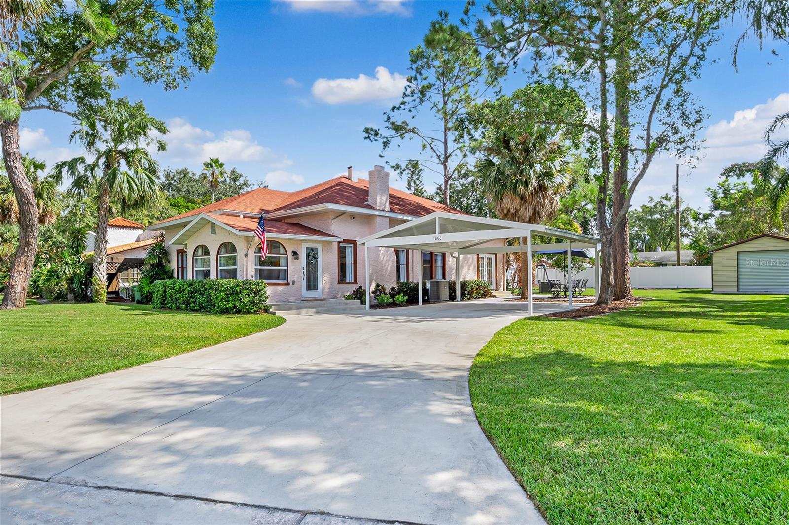 Single Family Residence in WINTER HAVEN, FL - Daniel Dourado