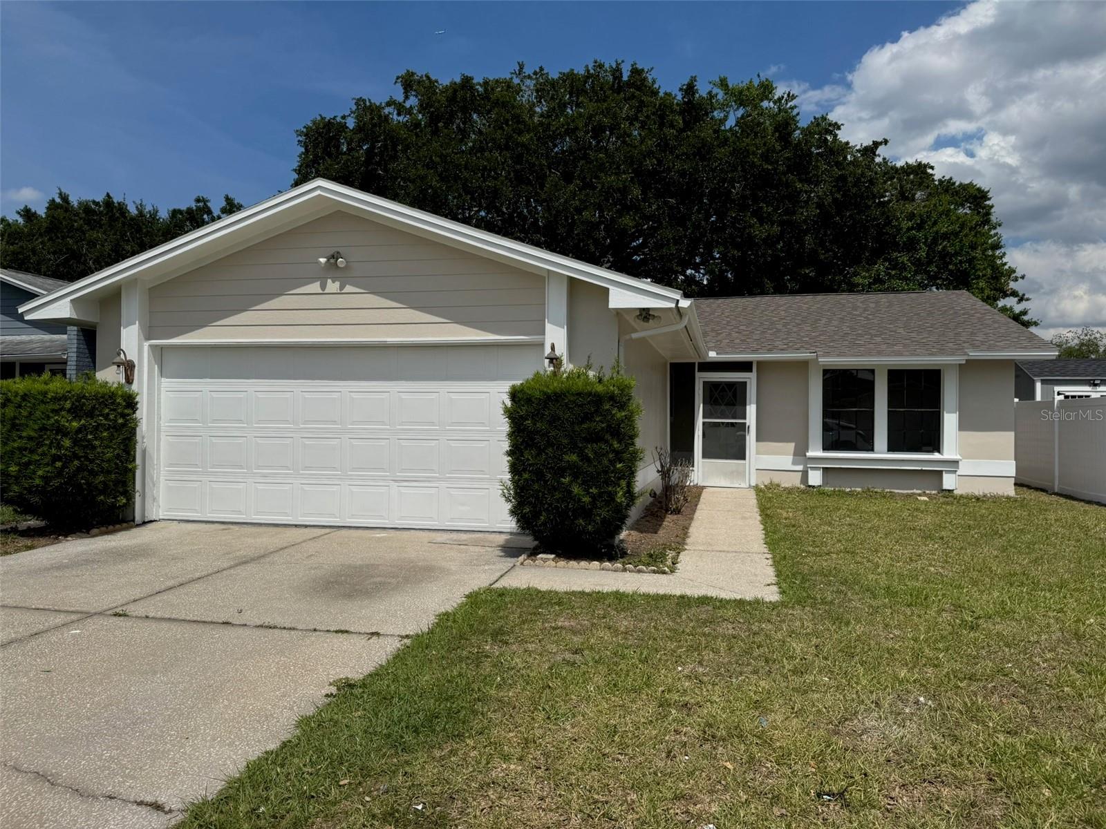Single Family Residence in ORLANDO, FL - Daniel Dourado