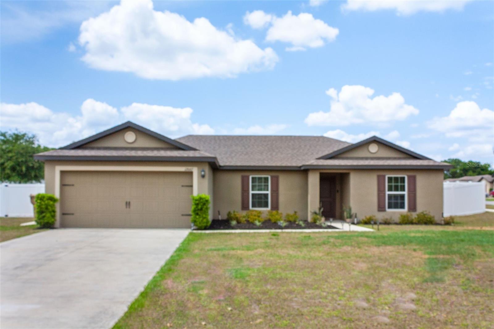 Single Family Residence in LEESBURG, FL - Daniel Dourado