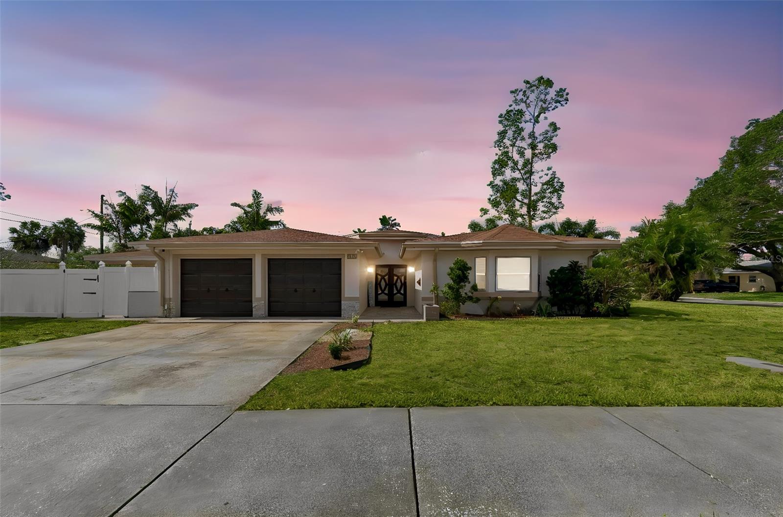 Single Family Residence em ST PETERSBURG, FL - Daniel Dourado