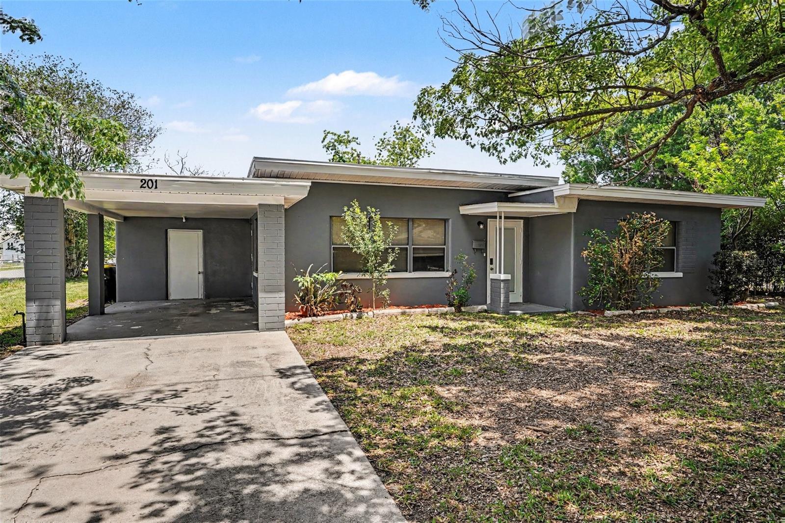 Single Family Residence in AUBURNDALE, FL - Daniel Dourado