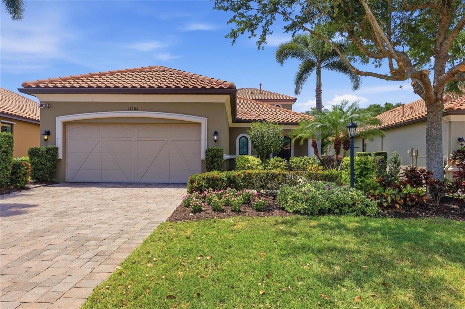 Single Family Residence in BRADENTON, FL - Daniel Dourado