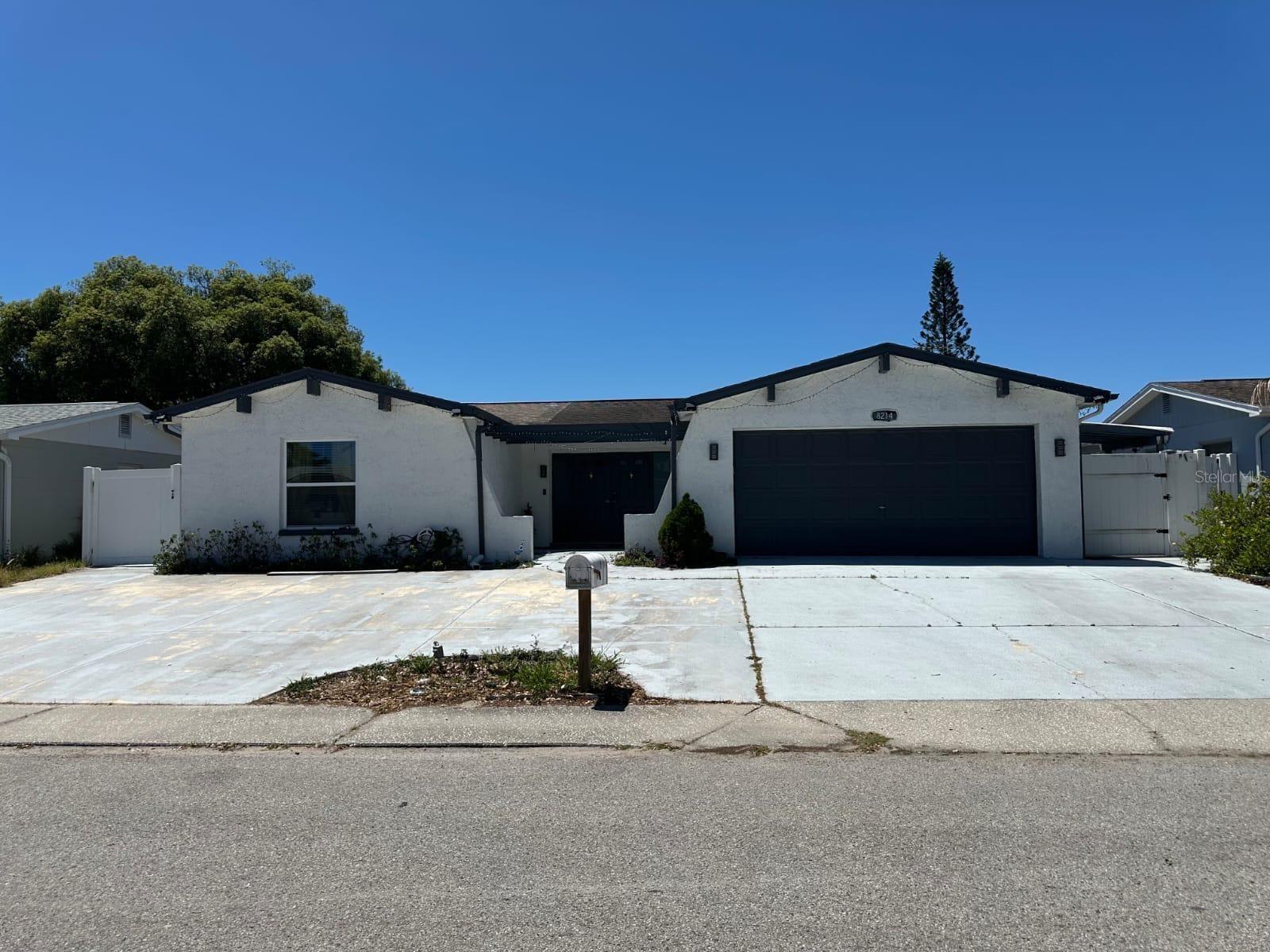 Single Family Residence in PORT RICHEY, FL - Daniel Dourado