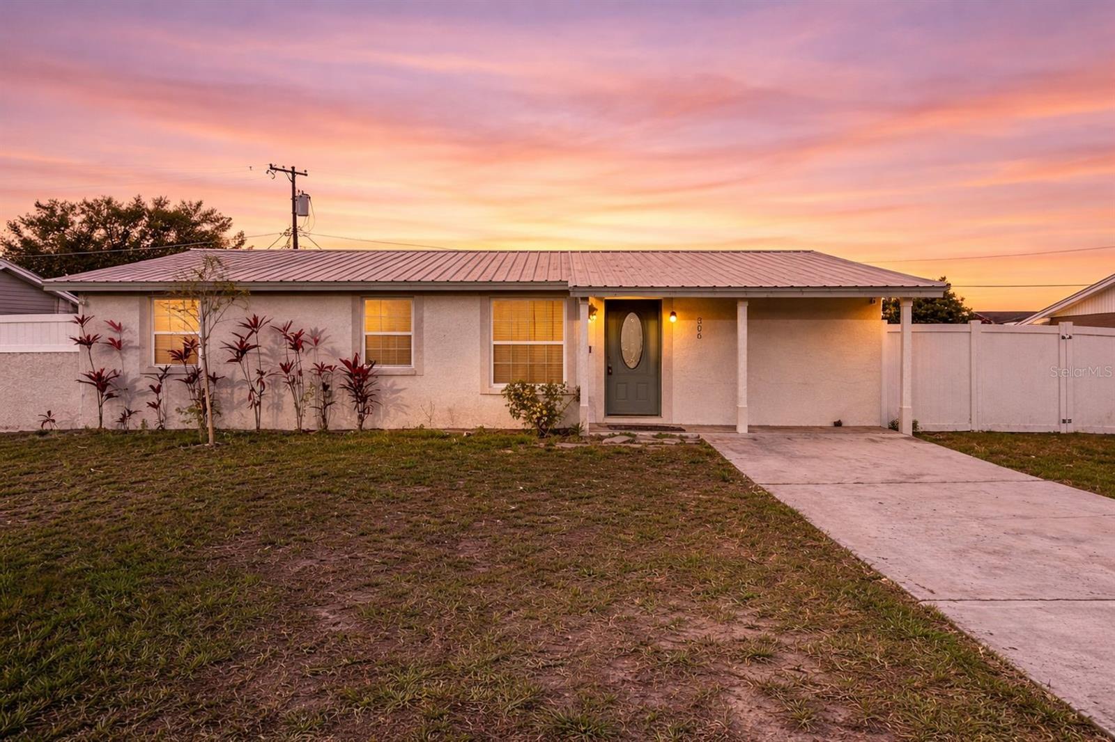 Single Family Residence in APOLLO BEACH, FL - Daniel Dourado