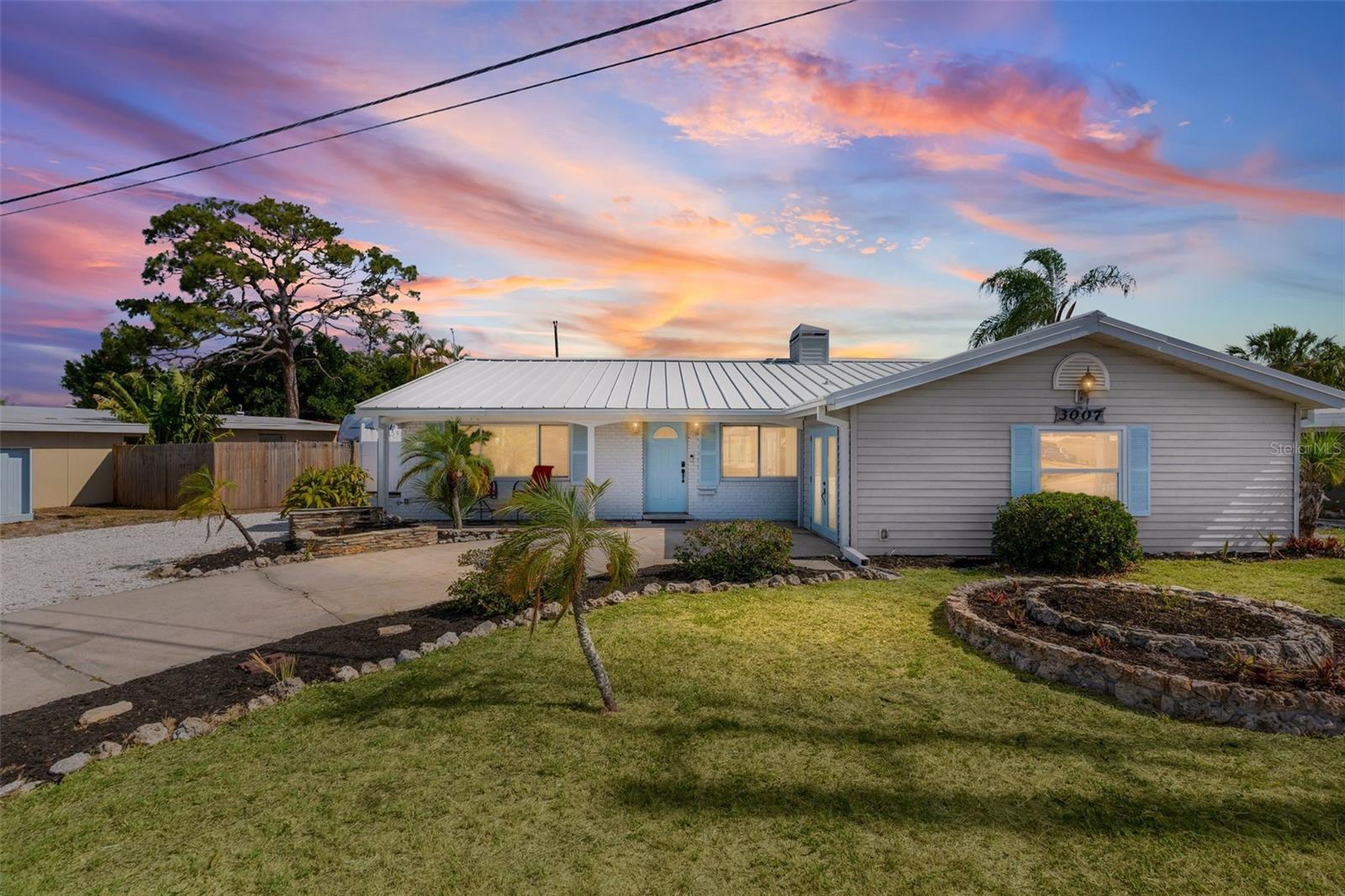 Single Family Residence in BRADENTON, FL - Daniel Dourado