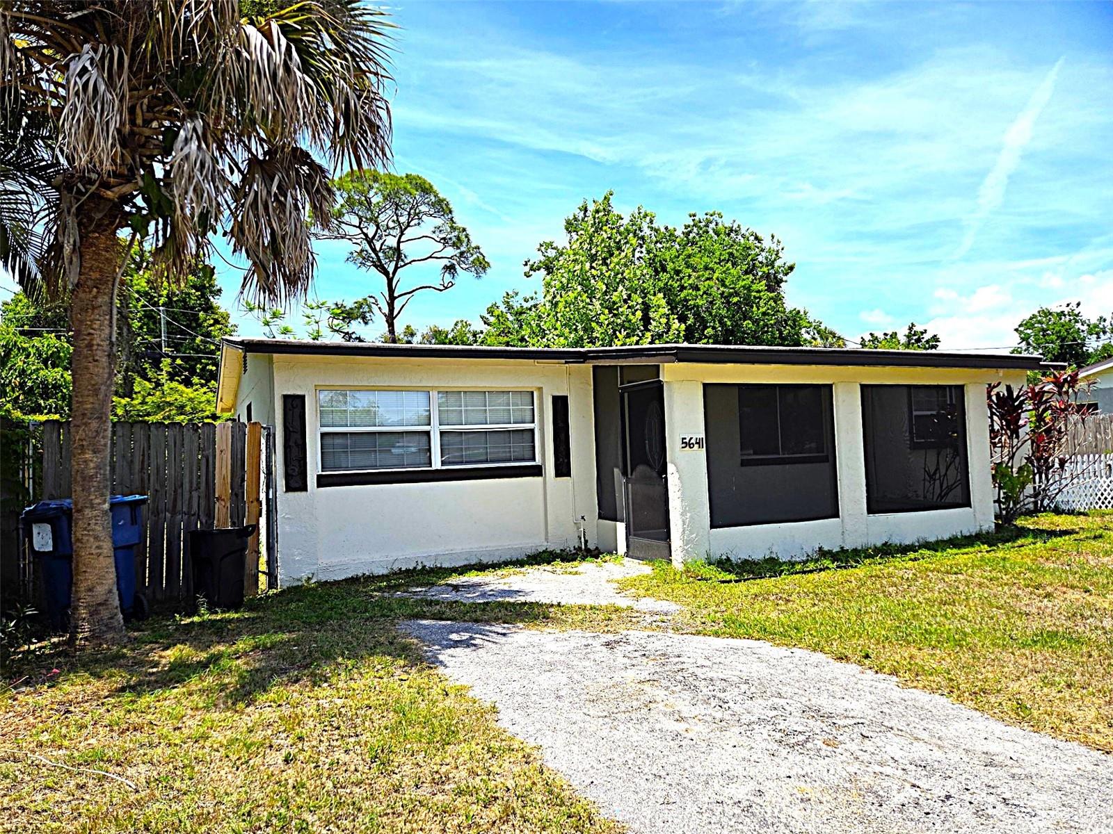 Single Family Residence in PINELLAS PARK, FL - Daniel Dourado