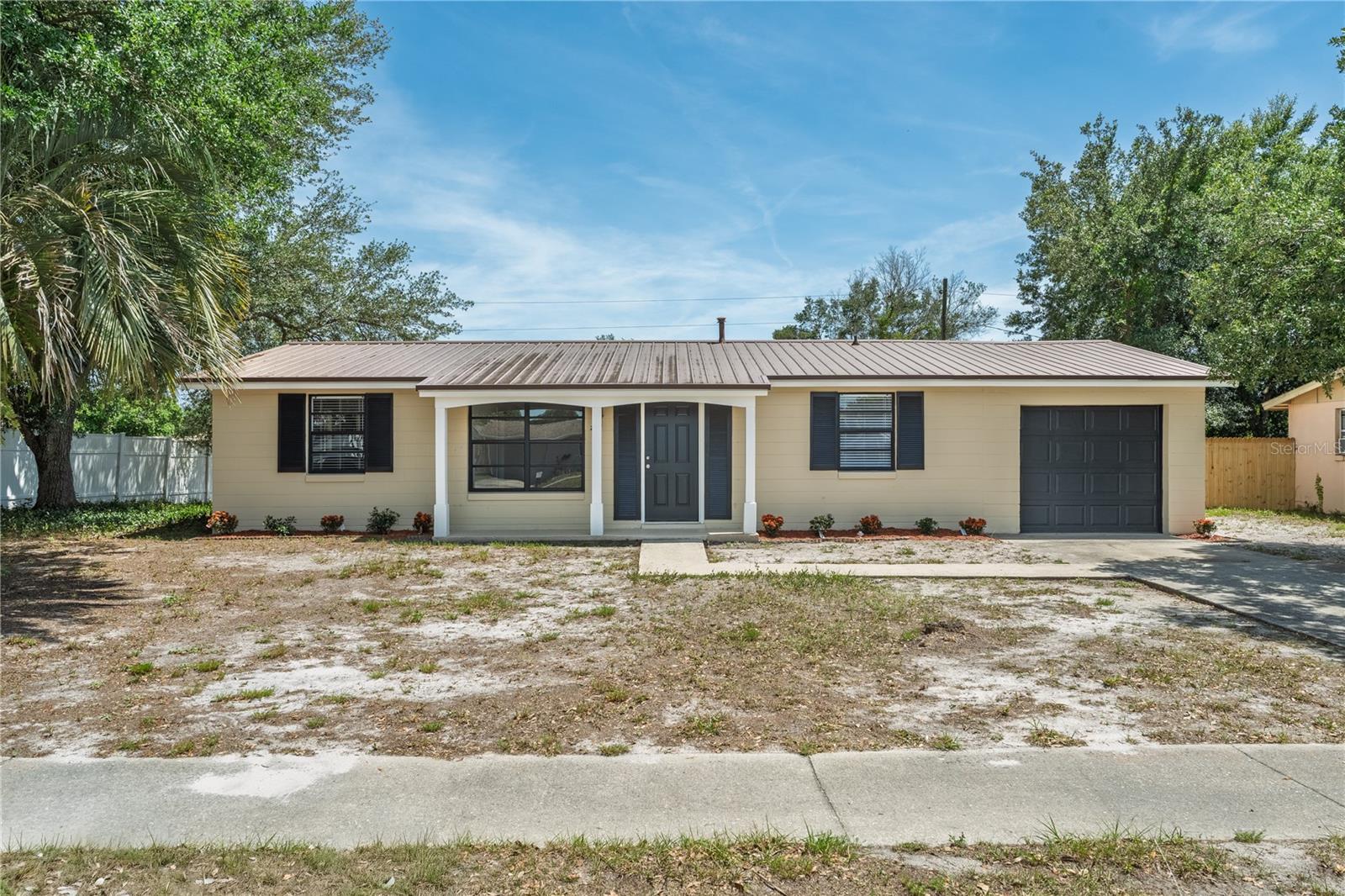 Single Family Residence in DELTONA, FL - Daniel Dourado