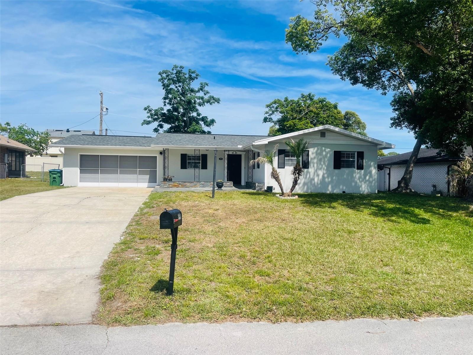 Single Family Residence in DELTONA, FL - Daniel Dourado