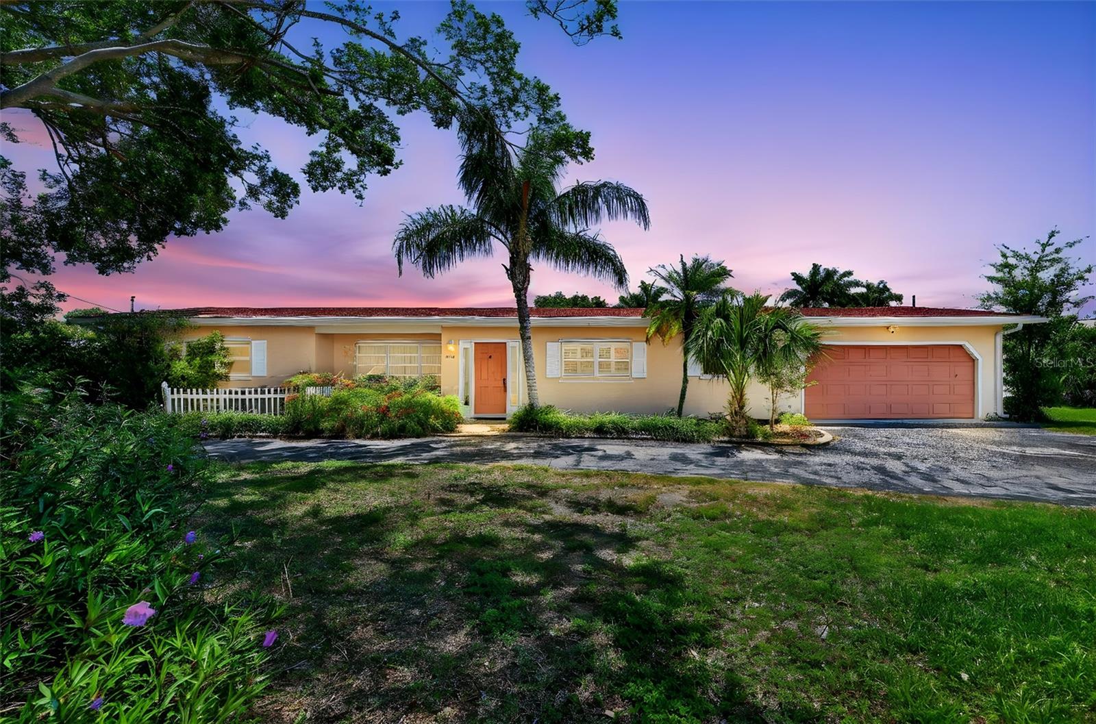 Single Family Residence in SARASOTA, FL - Daniel Dourado