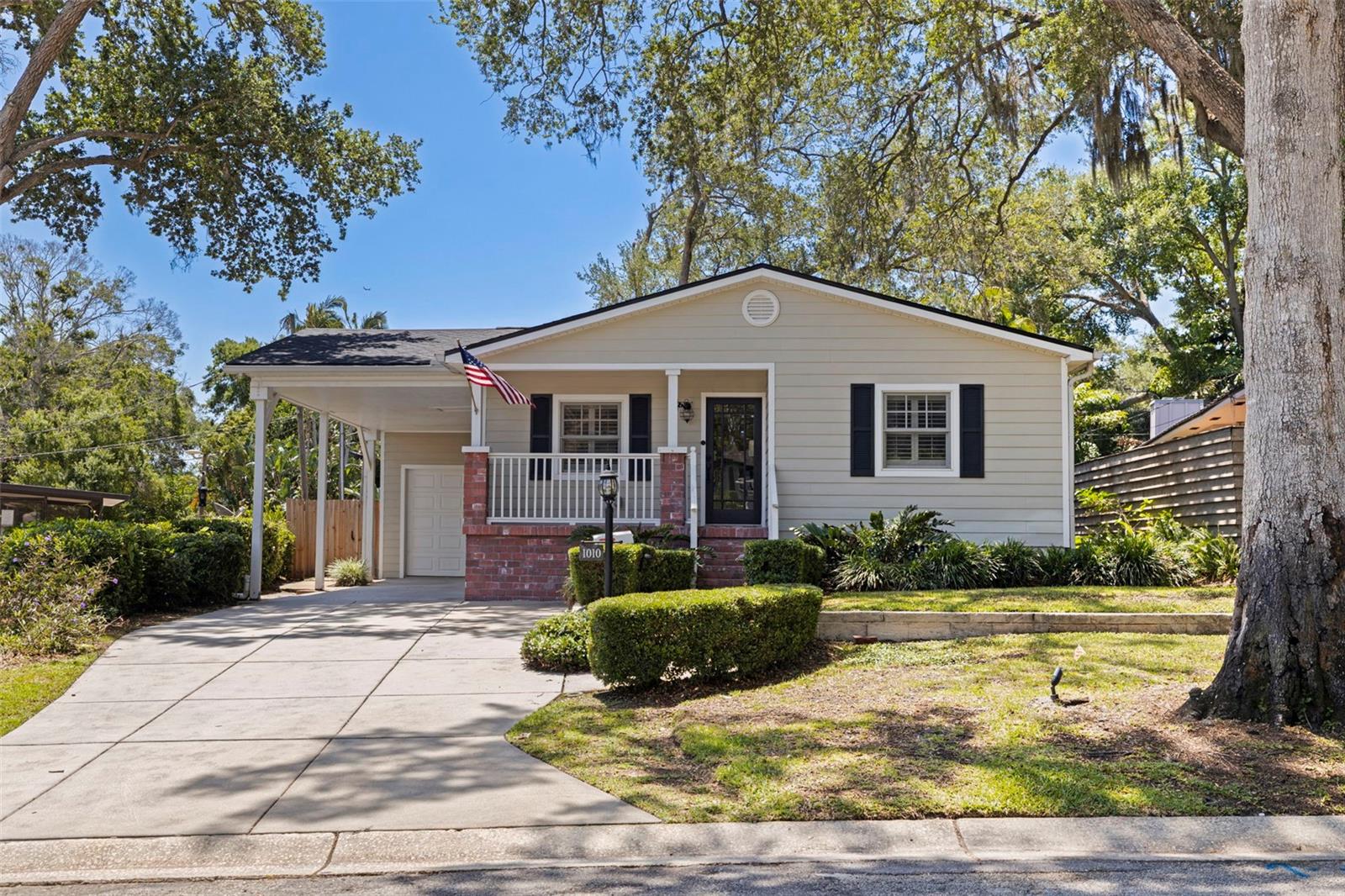 Single Family Residence em ST PETERSBURG, FL - Daniel Dourado