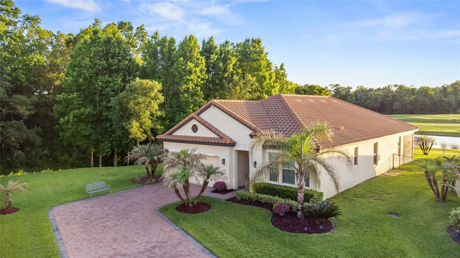 Single Family Residence in DAVENPORT, FL - Daniel Dourado