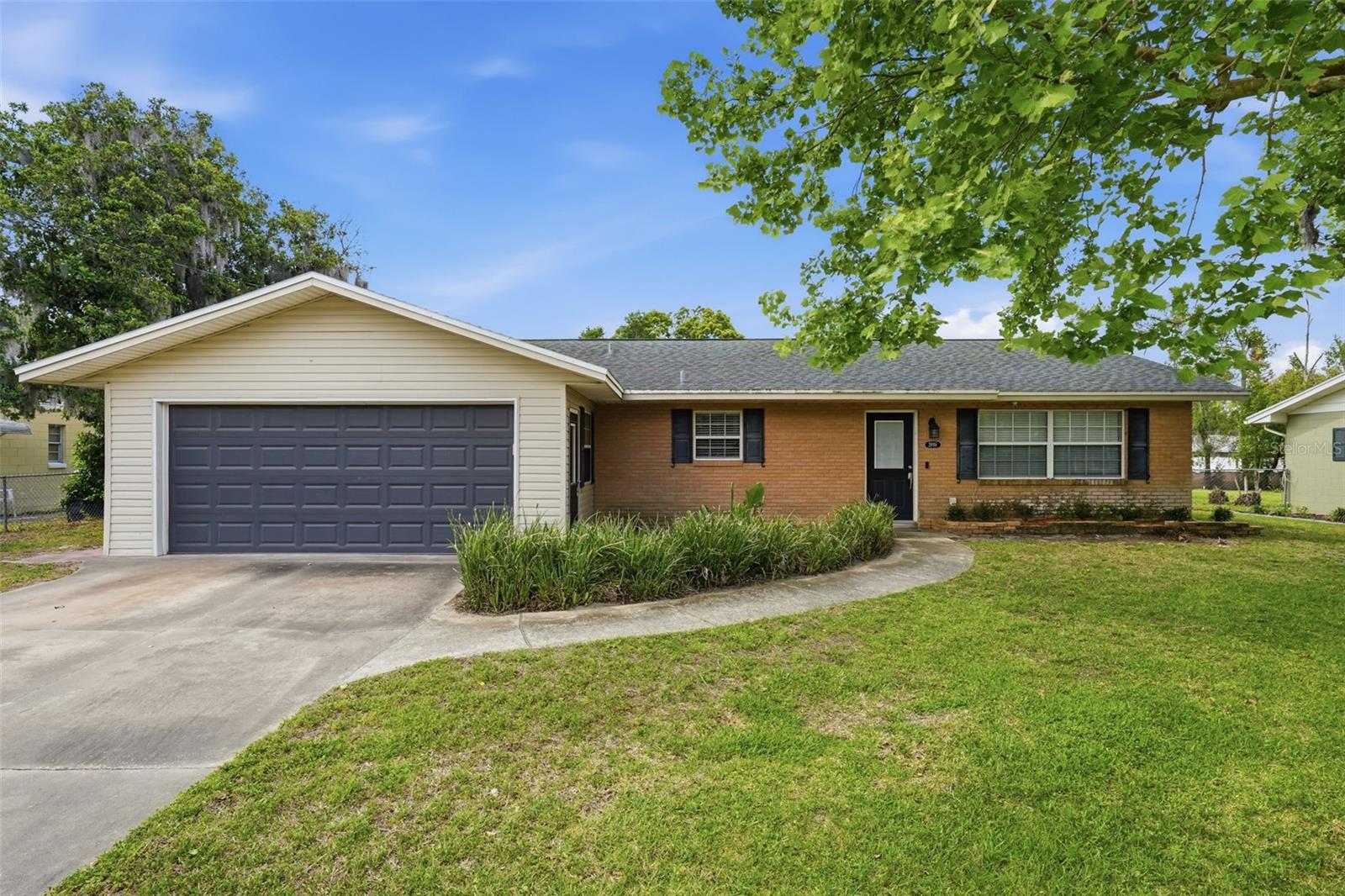 Single Family Residence em MOUNT DORA, FL - Daniel Dourado