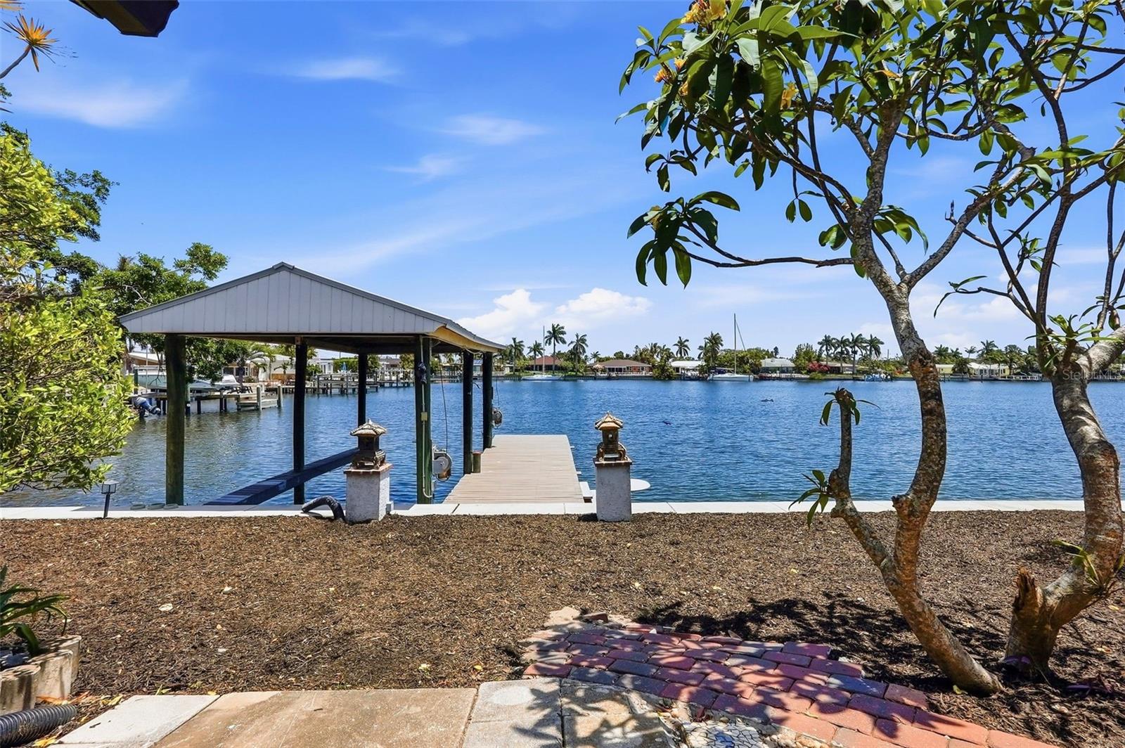 Single Family Residence em ST PETERSBURG, FL - Daniel Dourado