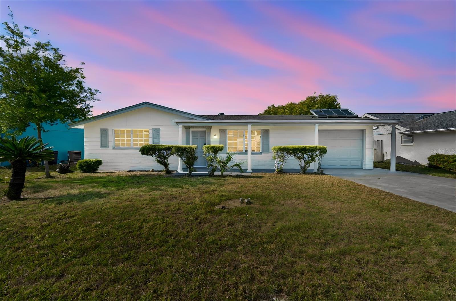 Single Family Residence in HOLIDAY, FL - Daniel Dourado